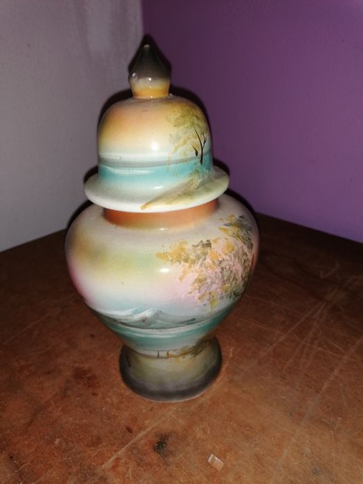 Jarro com tampa pintado a mão