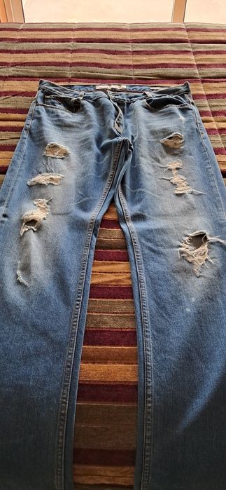 Calças de ganga homem da Guess com oferta de calções de ganga.