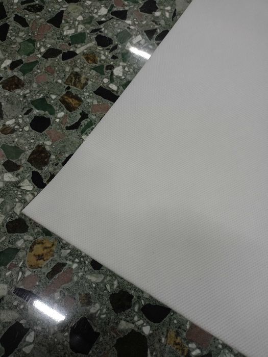 Листовий пластик для каркасів сумок і валіз.