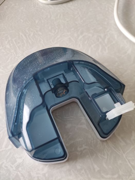 Відпаріватель для одягу