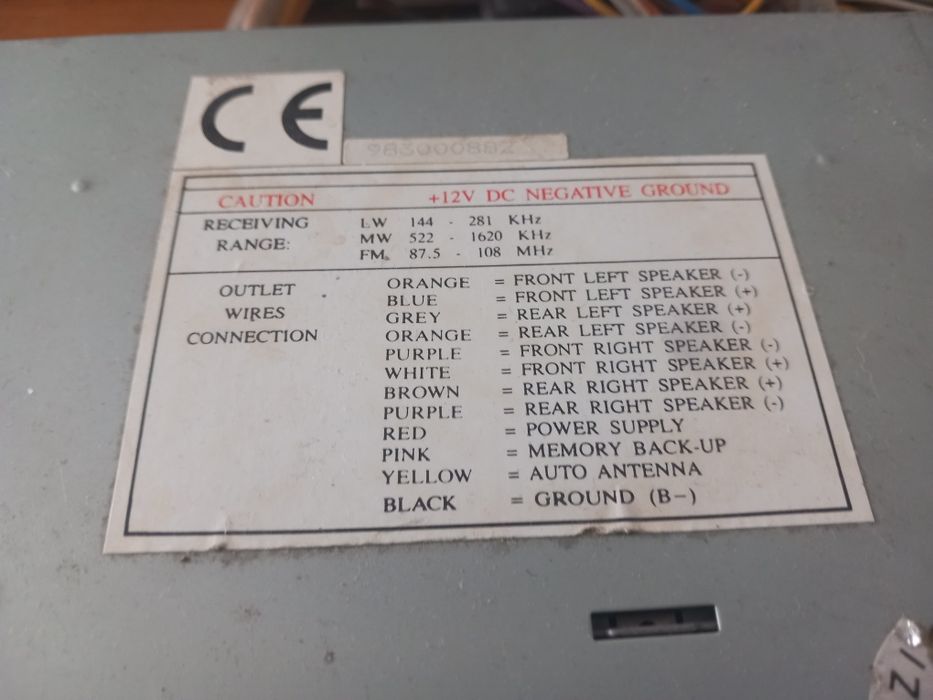 Auto rádio com leitor de cassetes