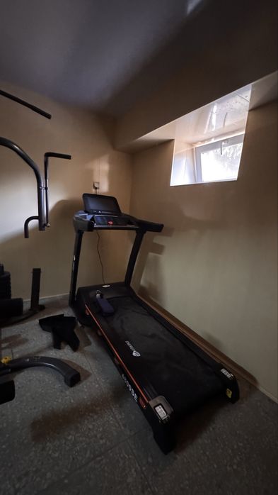 Это электрическая беговая дорожка EnergyFIT EF-480S