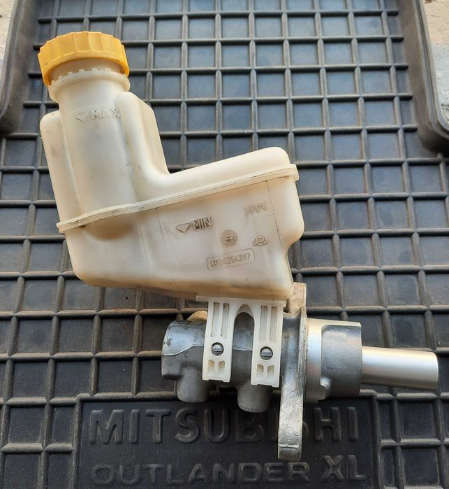 Главный тормозной цилиндр Fiat Doblo 2005-2009г.в