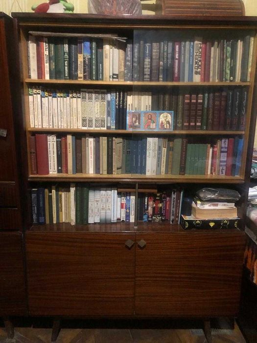 шафа стінка книжкова сервант гардеробна