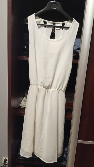 Śliczna sukienka .XXS. H&M. Ecru.