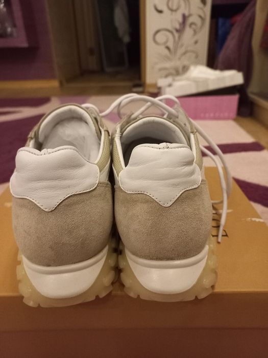 Кросівки жіночі р.40