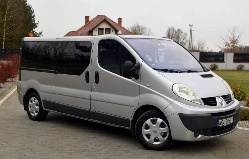 Renault Trafic 2.0 d 2008 року.
