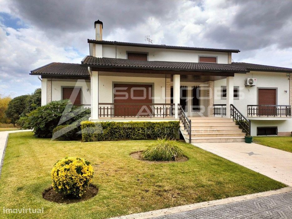 T4 Detached House with Swimming Pool