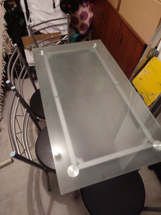 Mesa de cozinha em vidro +4 cadeiras