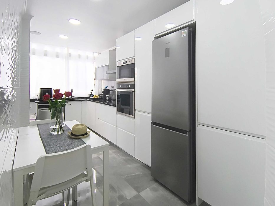 Apartamento T3 Renovado em Almada – Luz Natural e Conforto