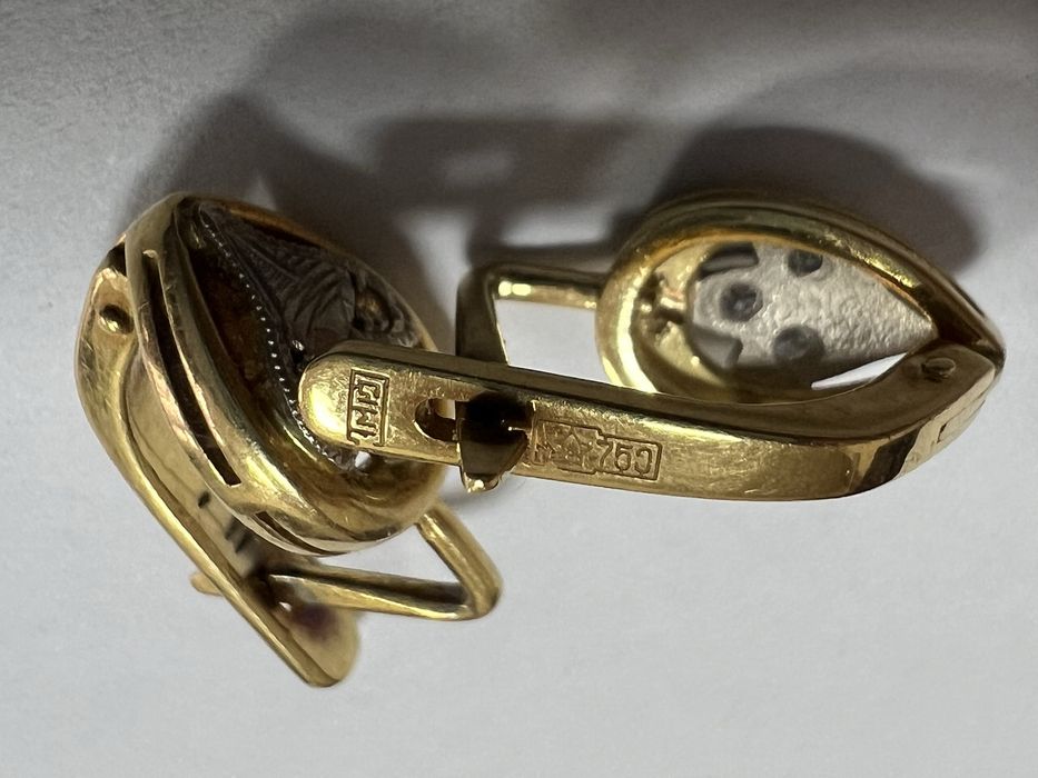 Золоті сережки 750 проби з діамантами, серп та молот