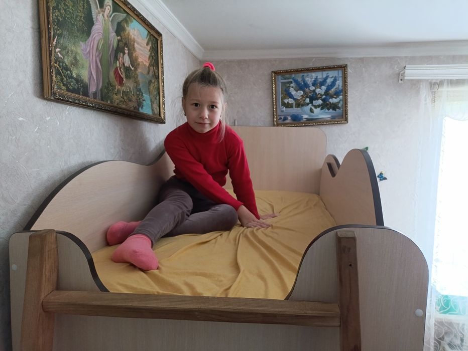 Ліжко двухярусне з матрасами..можлива доставка