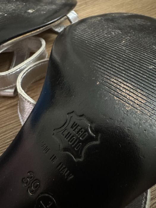 Buty na obcasie wykonane ze skóry
