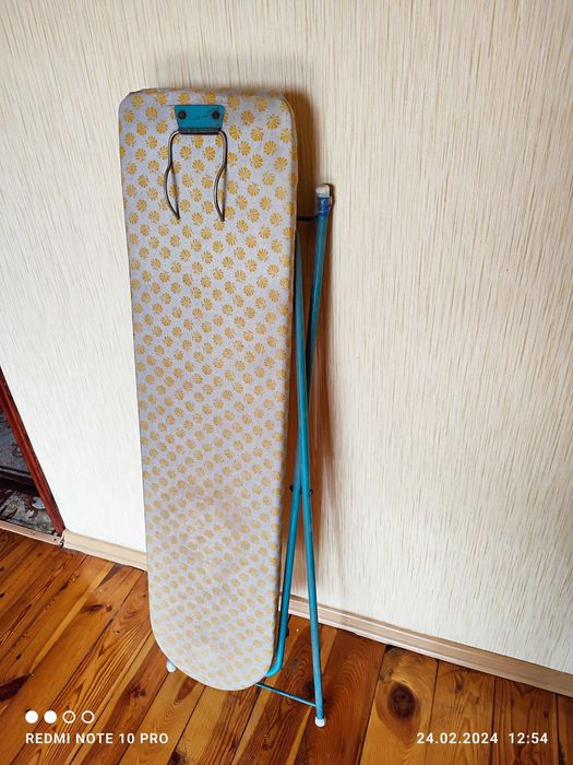 Продам Утюг Vitek Австрия в хорошем состоянии + доска