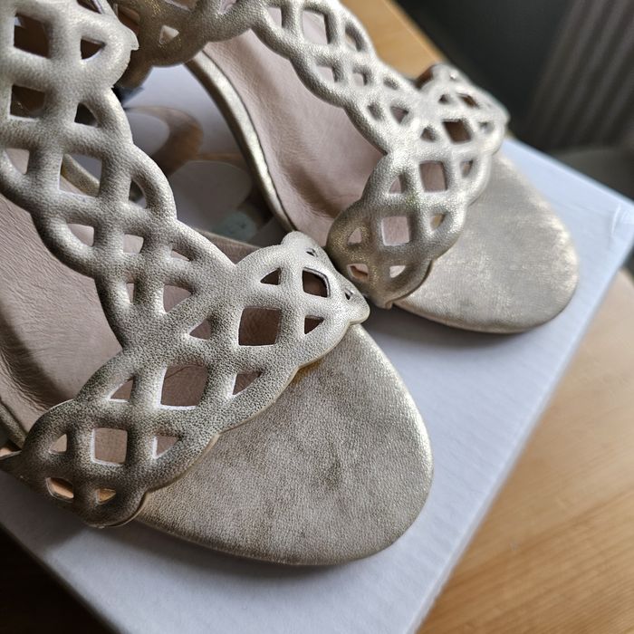 Buty zlote sandały na obcasie słupek r.37 MONNARI nowe