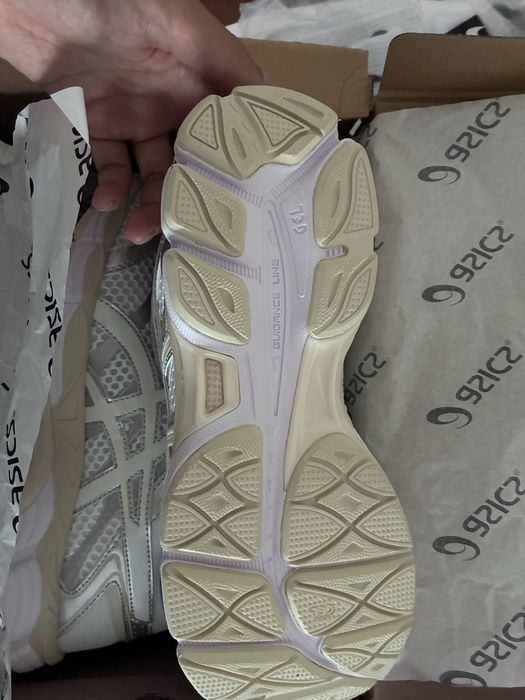 Ténis Asics GEL-Kayano 14 (Cream / Silver) – Tam. 42 – Como Novos / Originais
