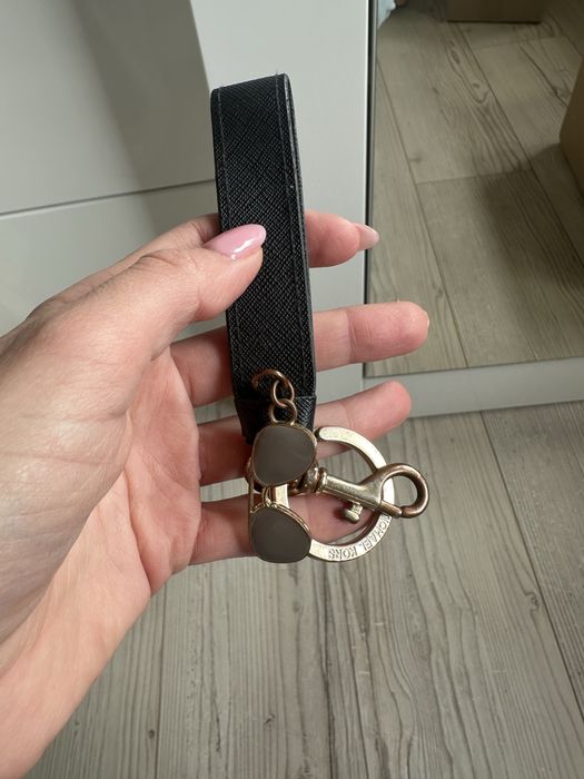 Używany brelok Michael Kors z okularkami