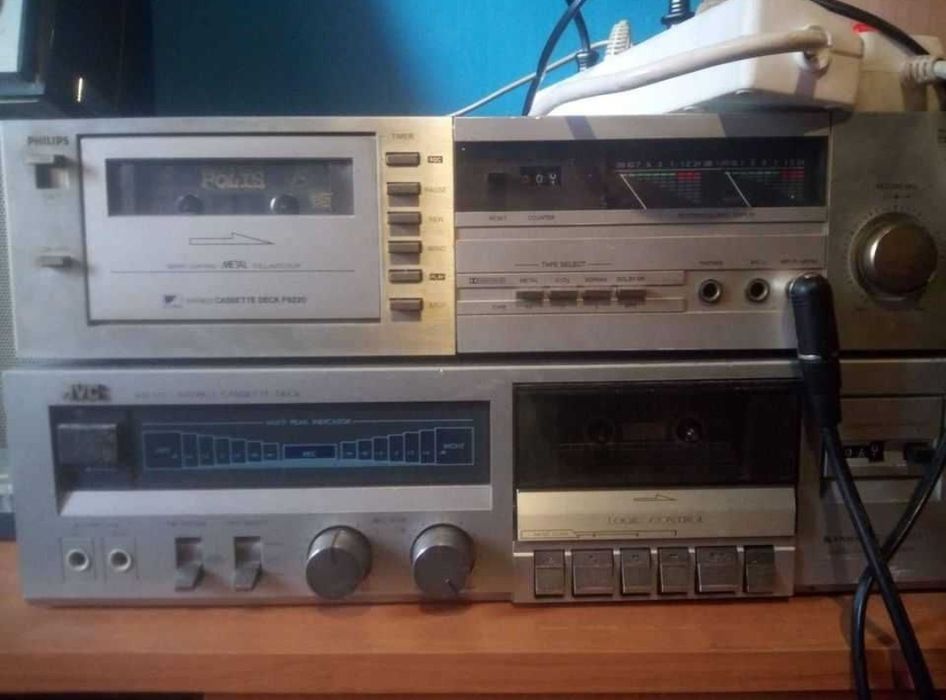 Dwa magnetofony kasetowe