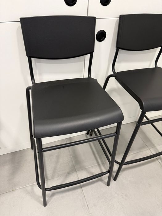 Duas cadeiras altas IKEA