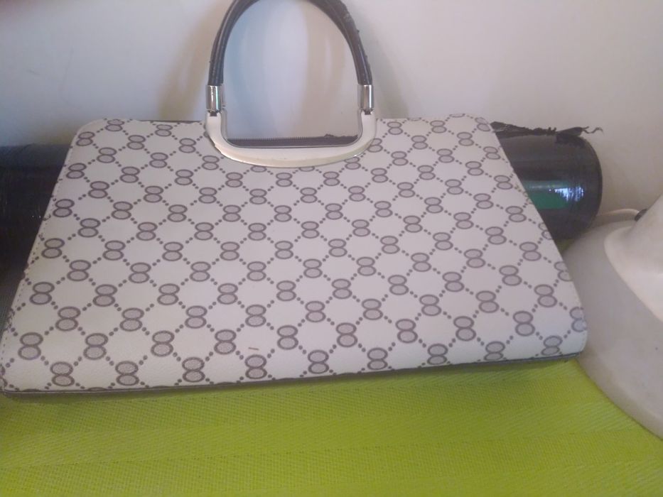 Szara torba do ręki