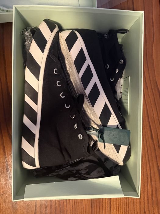 Sapatilhas Off White Vulcanized Mid Top Black White