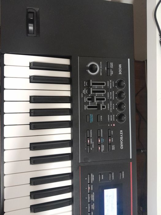 Sintetizador Roland Juno-DS 61