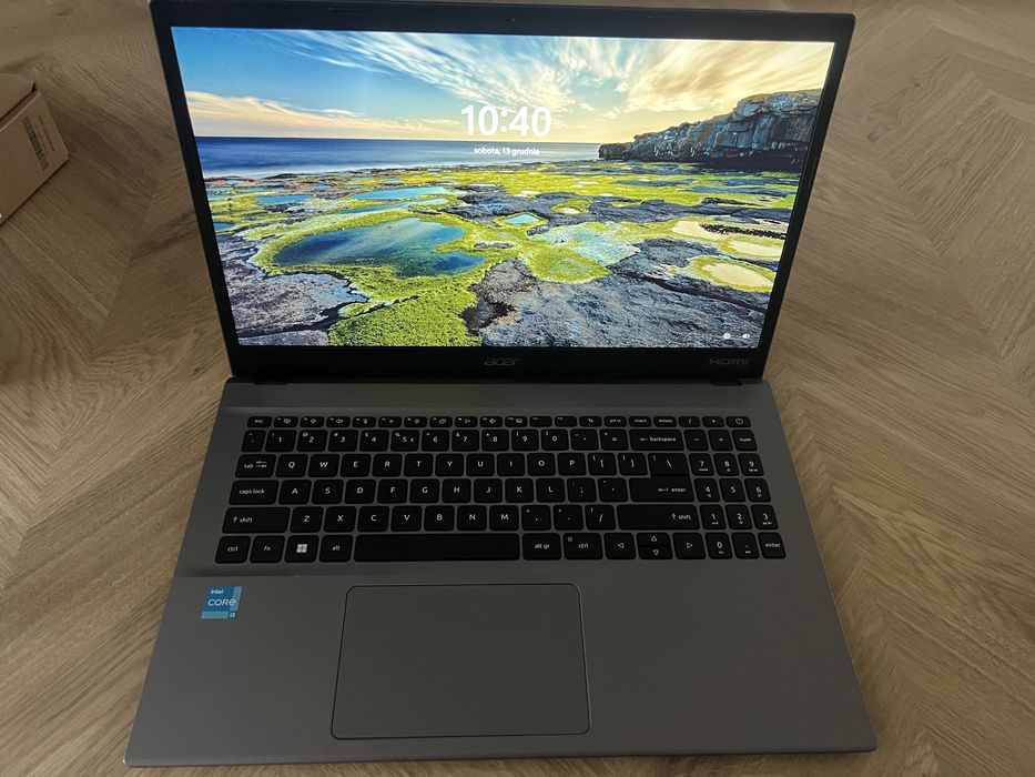 Sprzedam laptopa Acer Extensa 15 i3 8GB ram 256 GB gwarancja jak nowy