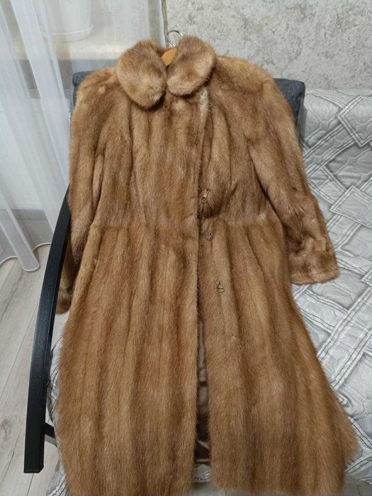 Продам норкову шубу