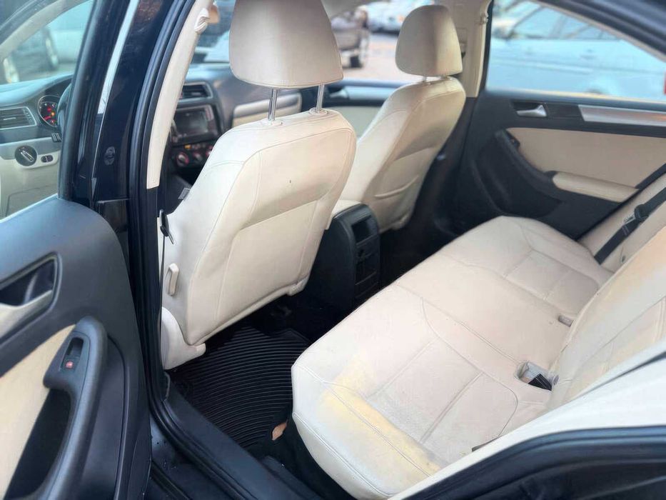 Volkswagen Jetta      2017