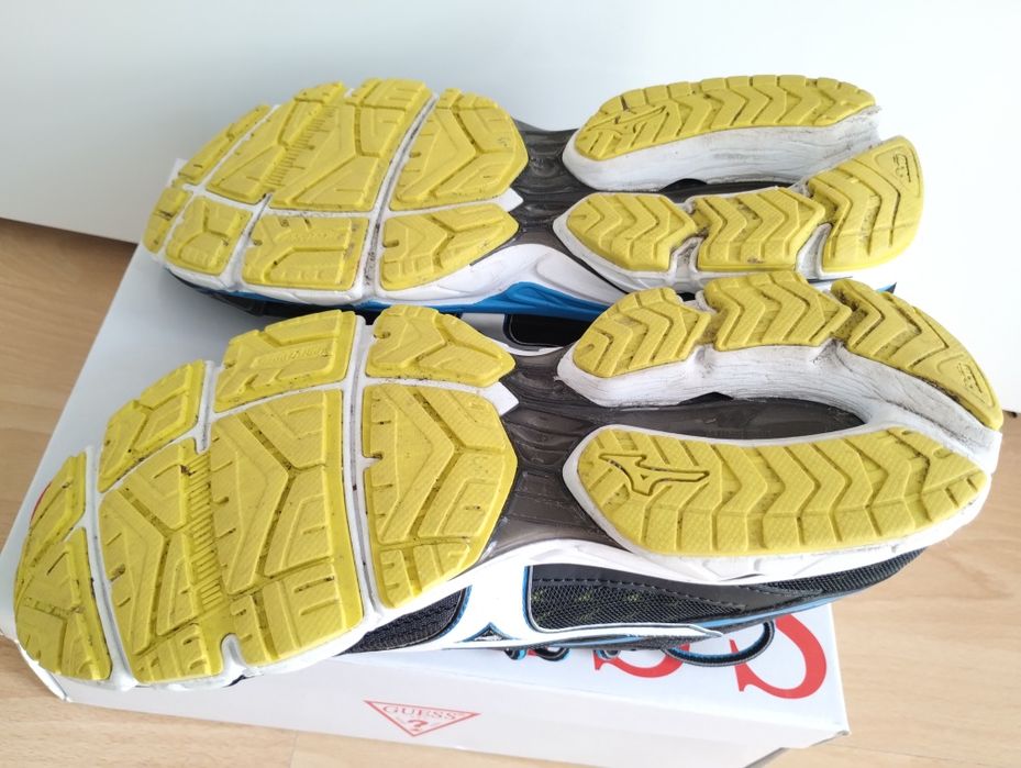 Buty męskie sportowe 44 Mizuno Wave Ultima 9