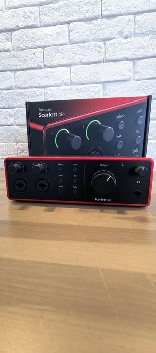 Interfejs audio Focusrite Scarlett 4i4 czwartej generacji