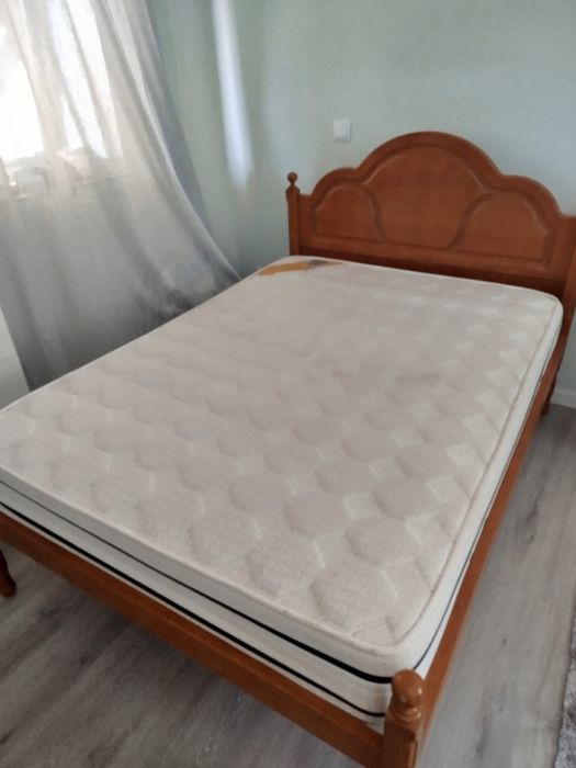 Cama de casal usada
