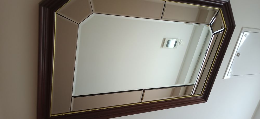 Aparador com espelho