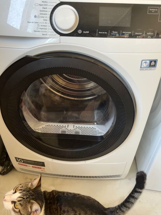 Máquina de Secar Roupa AEG Série 8000 AbsoluteCare 8kg Bomba de Calor TR838A40B