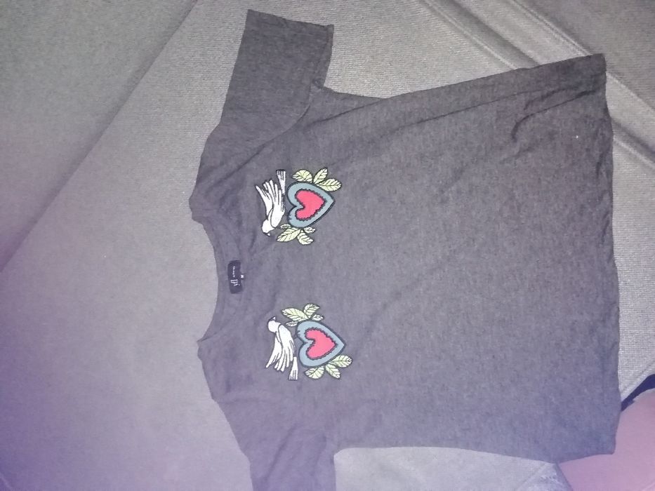 T-shirt z naszywką