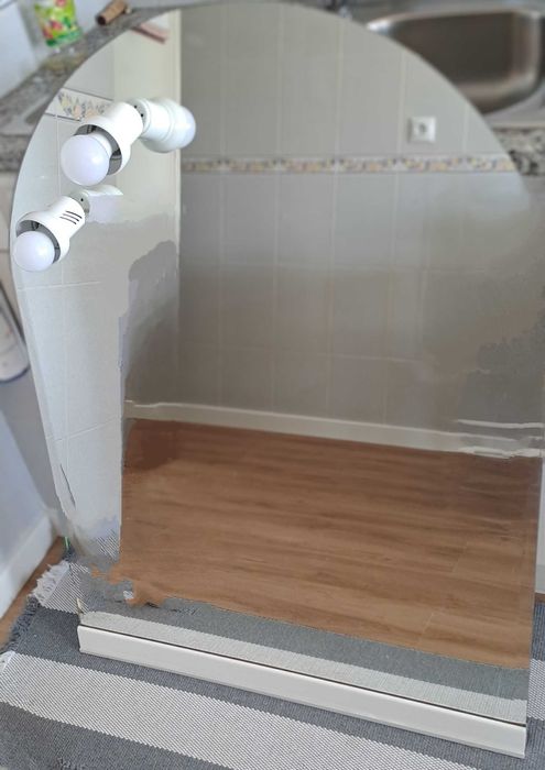 Espelho de casa de banho com 2 focos