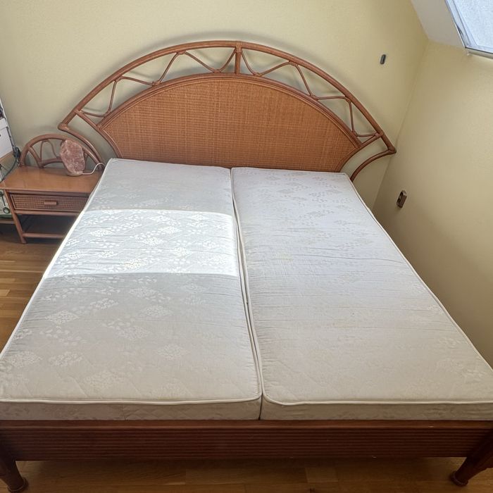 Łóżko rattanowe + 2 materace i 2 szafki nocne