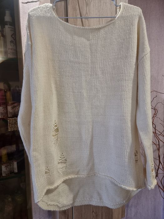 Стильний светер Terranova