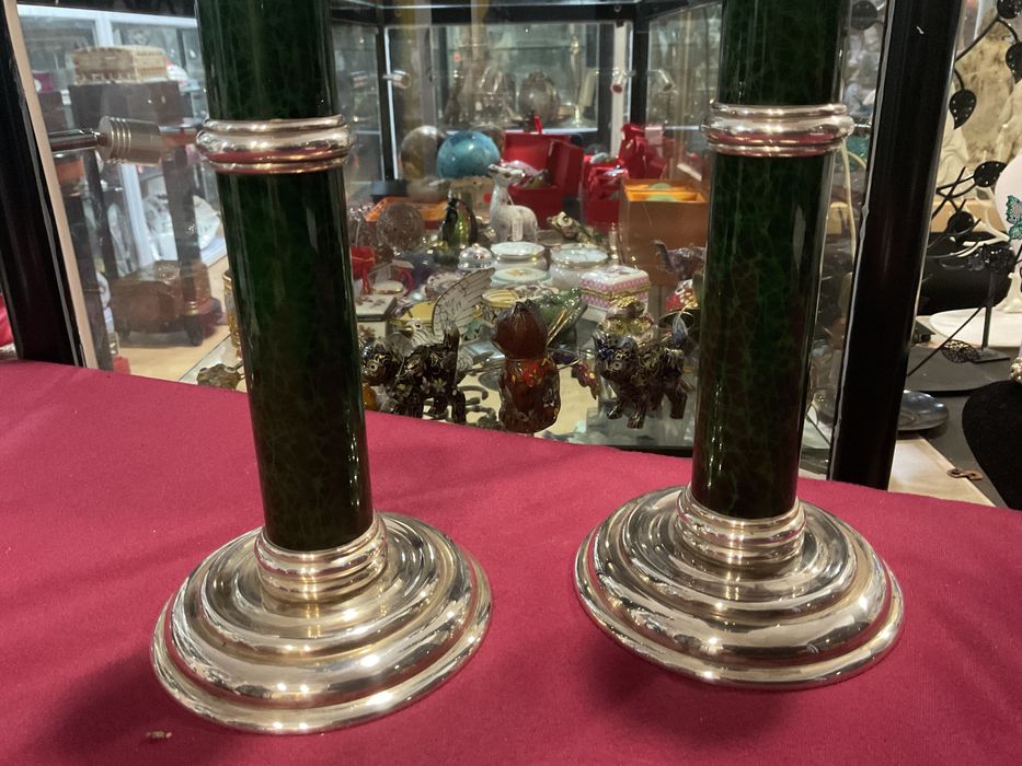 Par de candelabros casquinha italiano 21 cm.    Anúncios abaixo