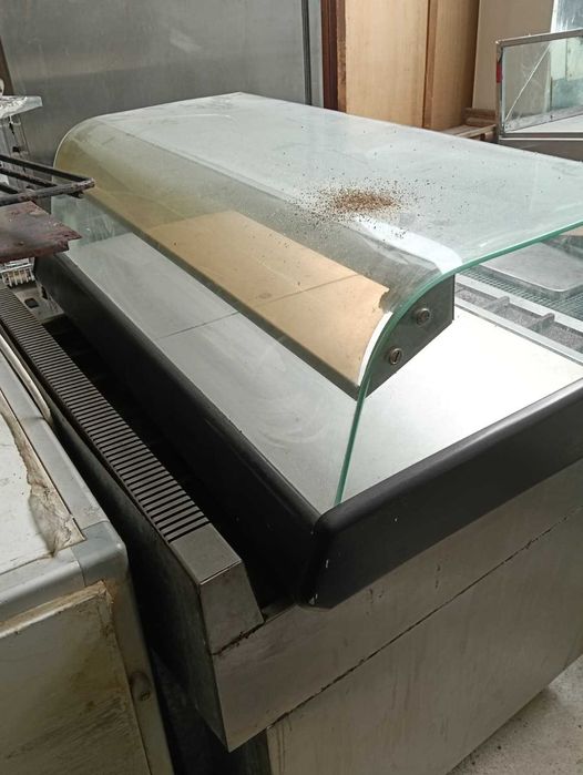 vitrine elétrica em bom estado
