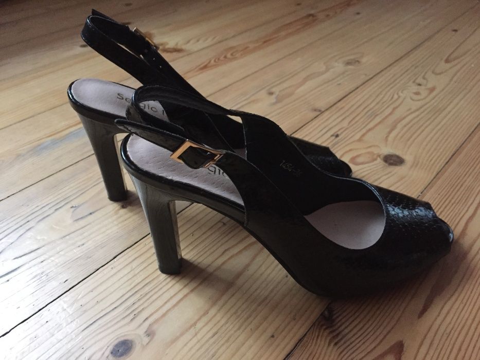 NOWE czarne sandałki na obcasie / szpilki