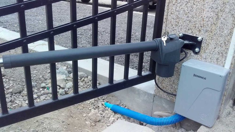 Automat do bram skrzydłowych Naped Beninca Bill 30 Możliwy montaż