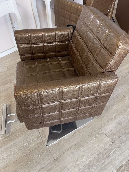 1cadeira de cabeleireiro cada 130€