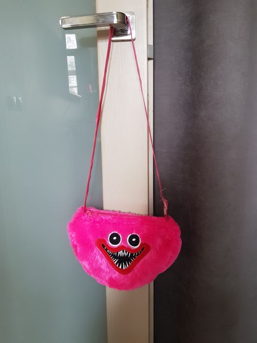 Продам сумочку,рюкзак для девочки.