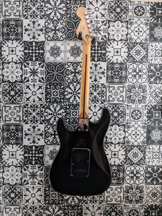 Guitarra eléctrica Fender Squier Stratocaster 2014 restaurada e pronta a tocar