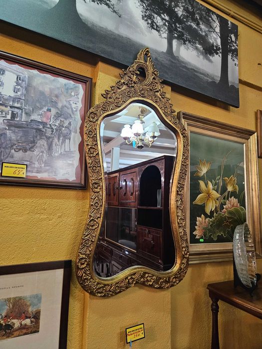 Conjunto credencia em madeira com tampo em pedra e espelho - óptimo