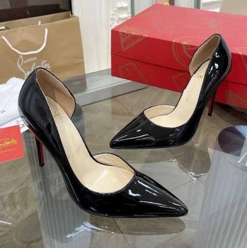 Szpilki Czarne lakierowane Christian louboutin