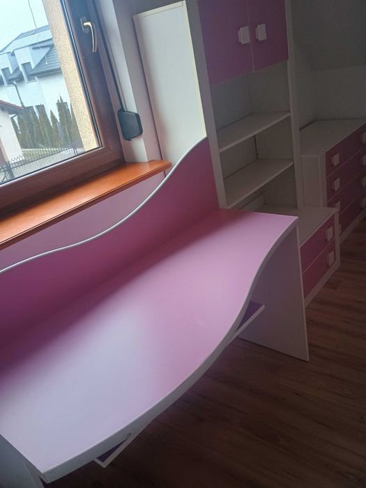 Zestaw mebli dziecięcych biało- różowy