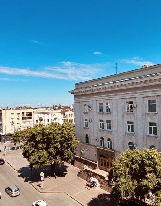 Продажа 4-к квартира 130м2 в центре обкомовский дом.