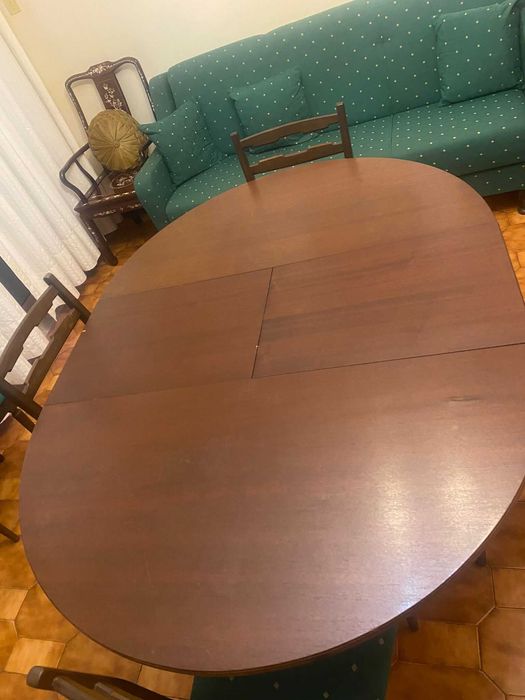 Conjunto sofás mesa e cadeiras
